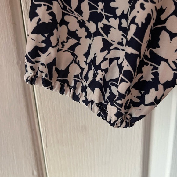 Selling ZOYA dress, mini tightening belt, 3/4 length sleeves, button at neck - Picture 4 of 5